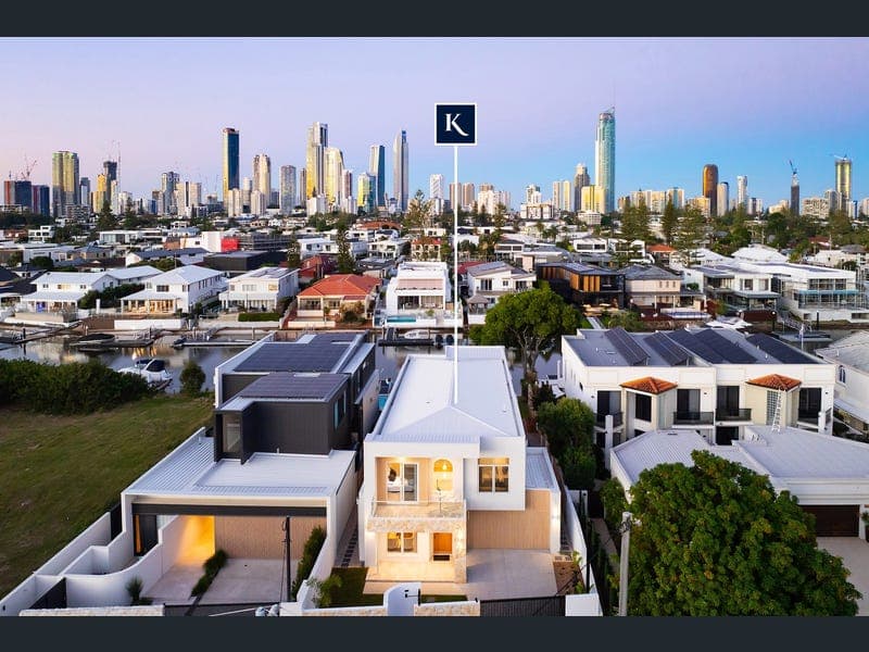 19a Vespa Crescent, Surfers Paradise — photo 1 of 5