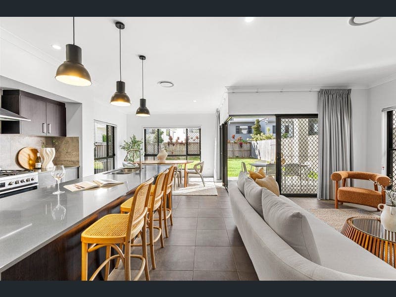 87 Kate Street, Carina — photo 1 of 5