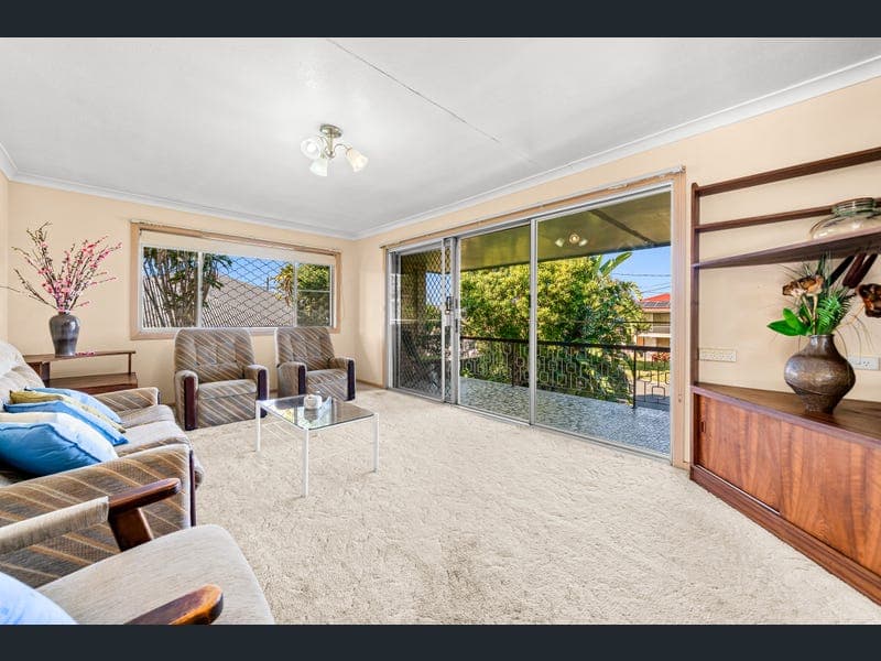 8 Doone Street, Macgregor — photo 1 of 5