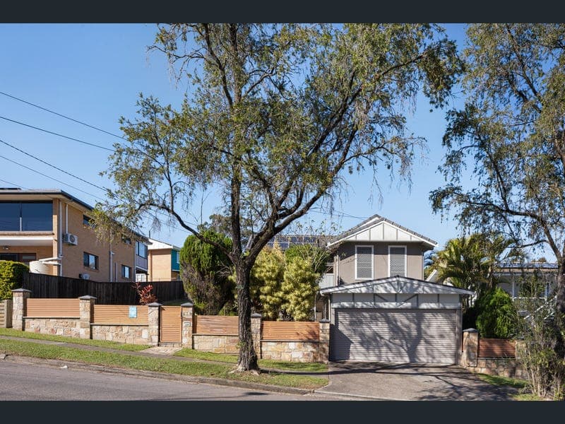 439 Nursery Road, Holland Park — photo 1 of 5