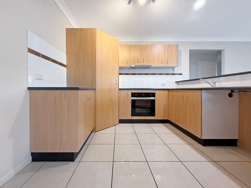 32 Kingma Crescent, Caboolture — photo 1 of 5