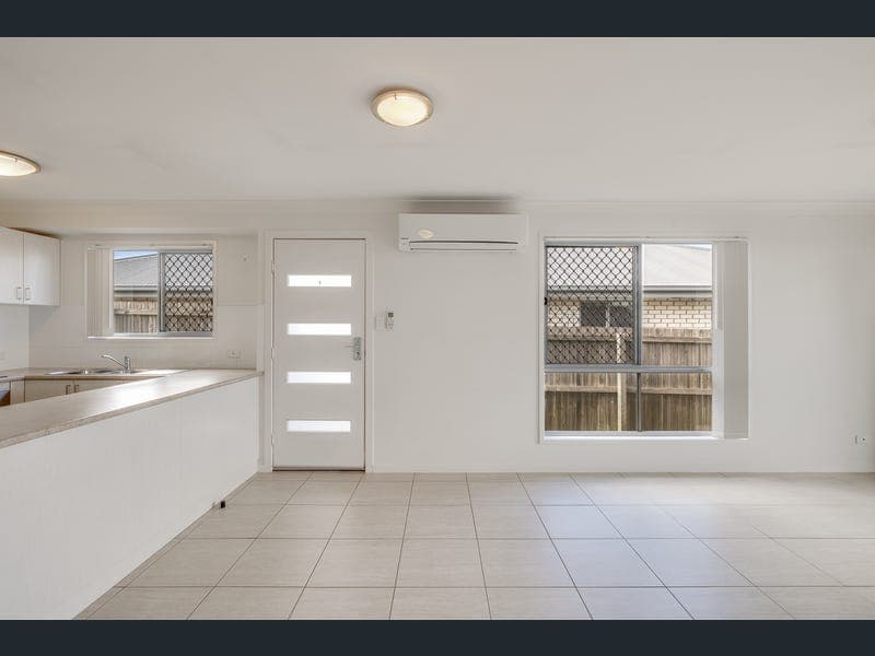 1/98 Sanctuary Drive, Cranley — photo 1 of 5