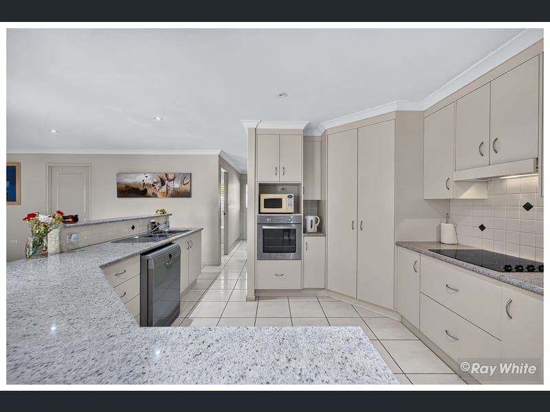 21 Connemara Drive, Kawana — photo 1 of 5