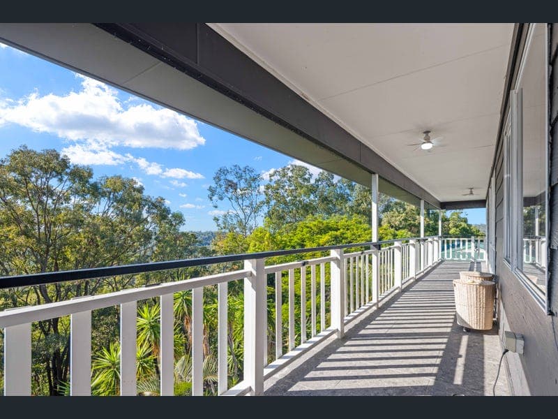 37 Crestridge Crescent, Oxenford — photo 1 of 5