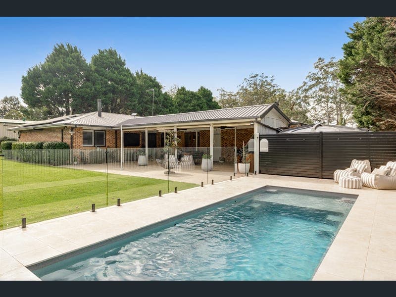 27 Highfields Road — photo 1 of 5
