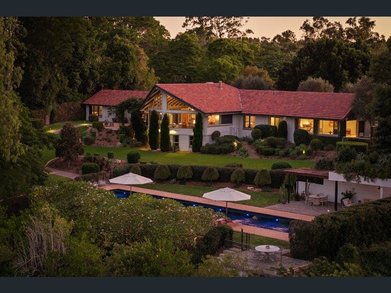 12 Aminga Street, Fig Tree Pocket — photo 1 of 5