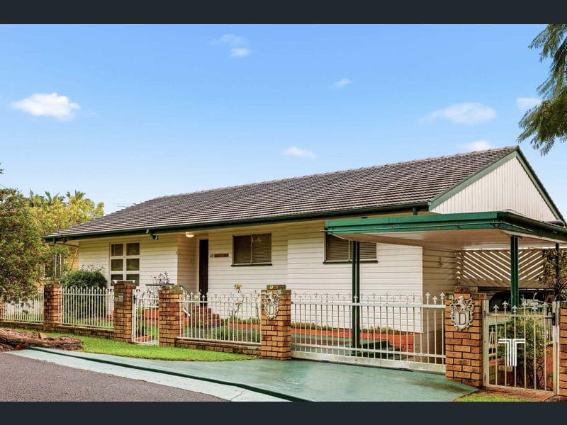 40 Henzell Terrace, Greenslopes — photo 1 of 5