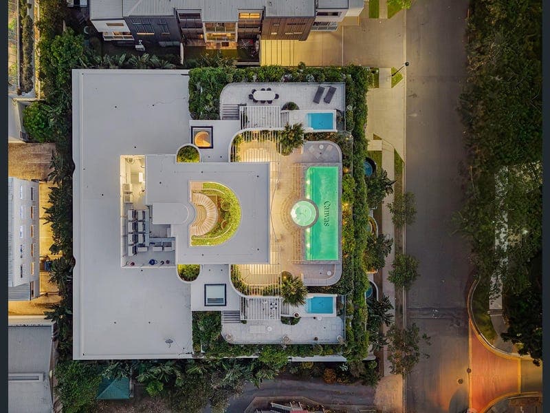 2/30 Love Street, Bulimba — photo 1 of 5