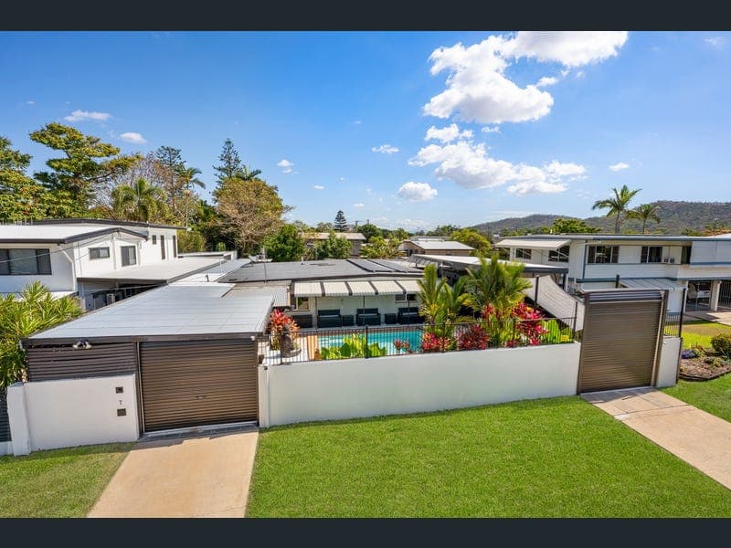 7 Crossland Court, Kirwan — photo 1 of 5