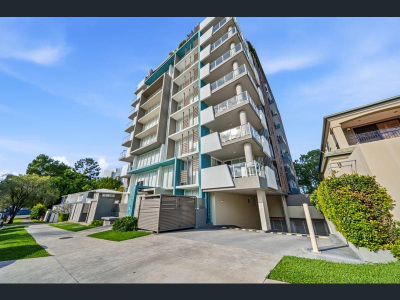 104/8 Meron Street, Southport — photo 1 of 5