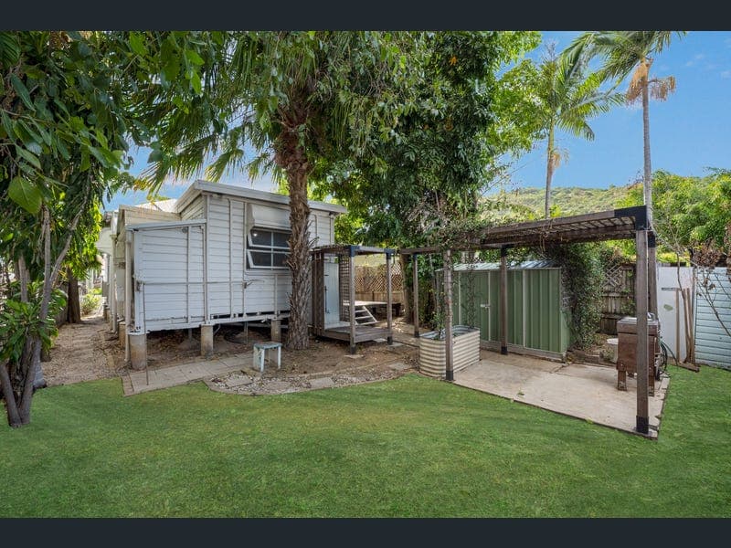 7 Maryvale Street, West End — photo 1 of 5
