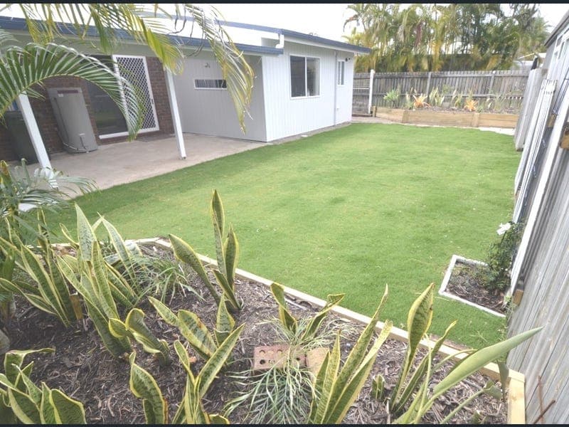 1/7 Debra Court, Urangan — photo 1 of 5
