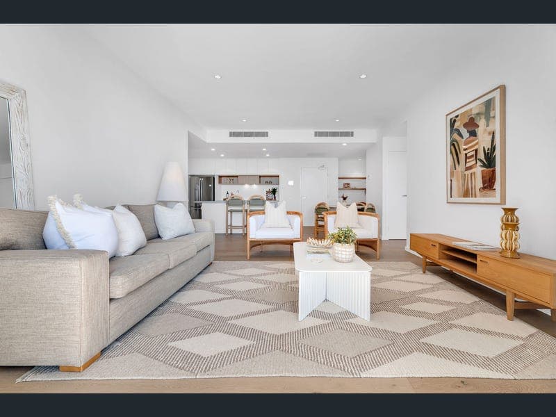 303/19 Cannes Avenue, Surfers Paradise — photo 1 of 5