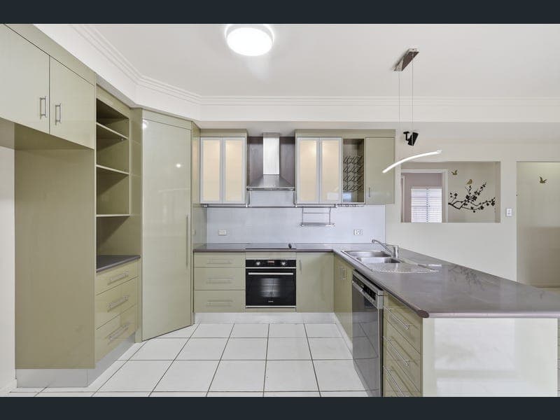 3 Angelina Avenue, Glenella — photo 1 of 5