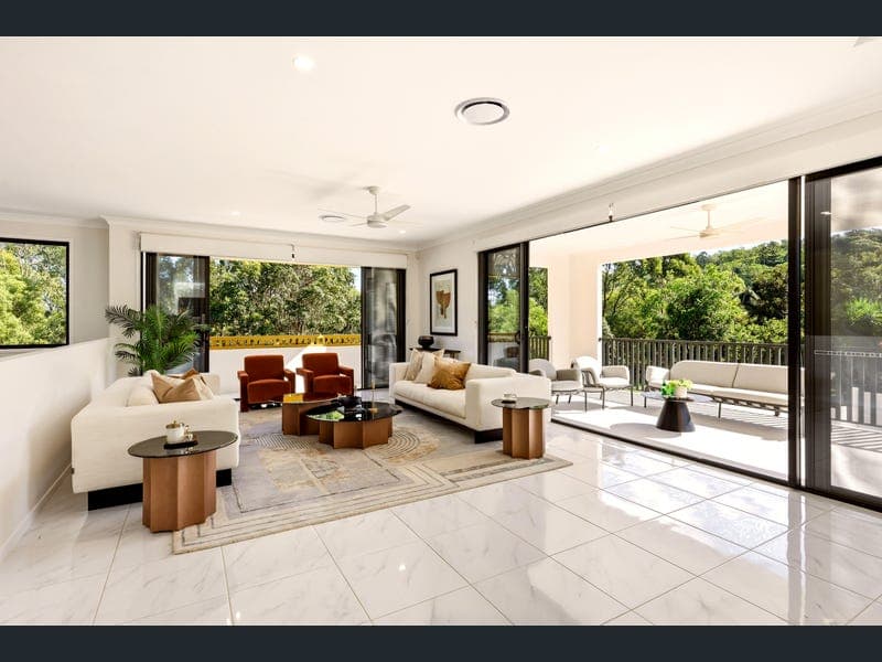 1 Astonbrook Close, Carindale — photo 1 of 5