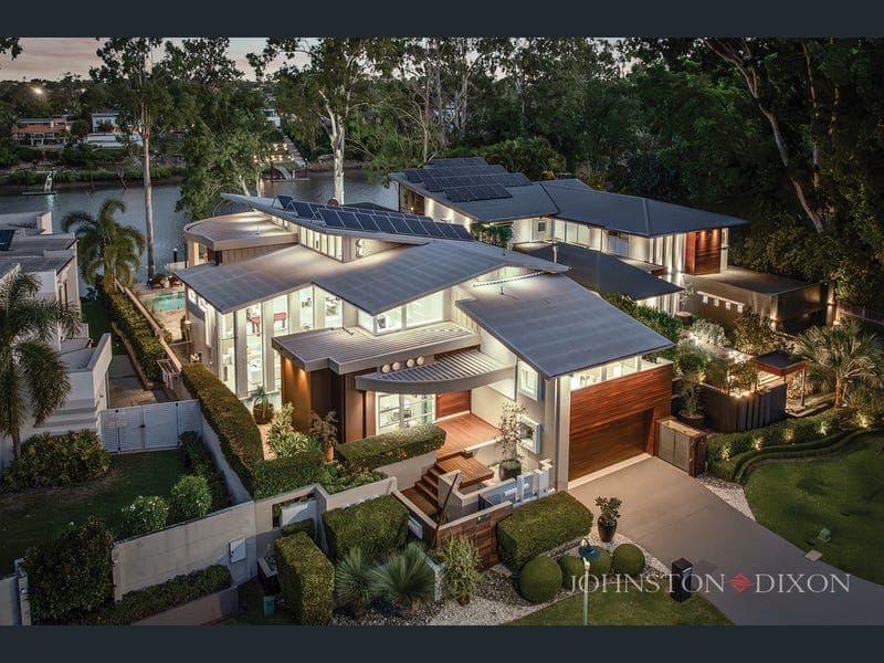 35 Kingfisher Place, Kenmore — photo 1 of 5