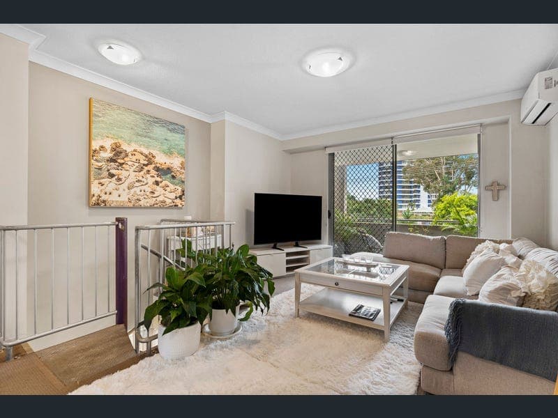 19/12-18 Bayview Street, Runaway Bay — photo 1 of 5