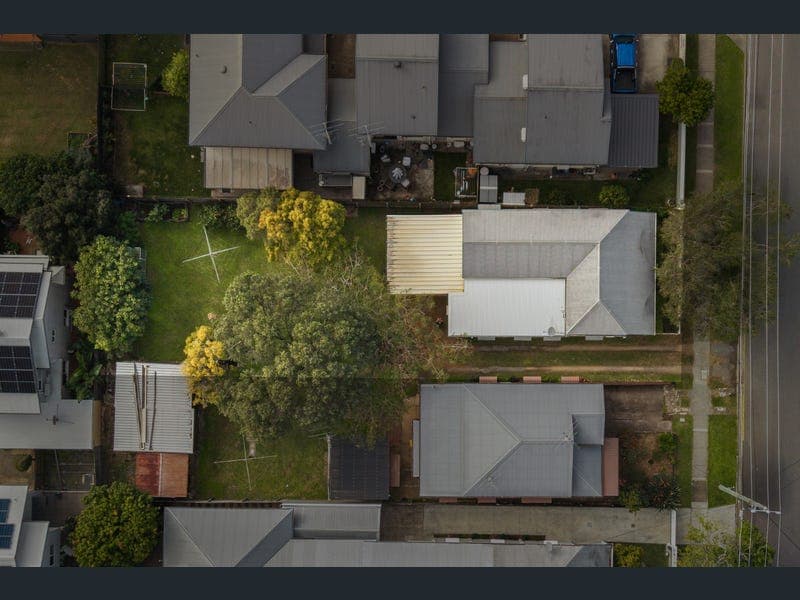 15 Barton Road, Hawthorne — photo 1 of 5