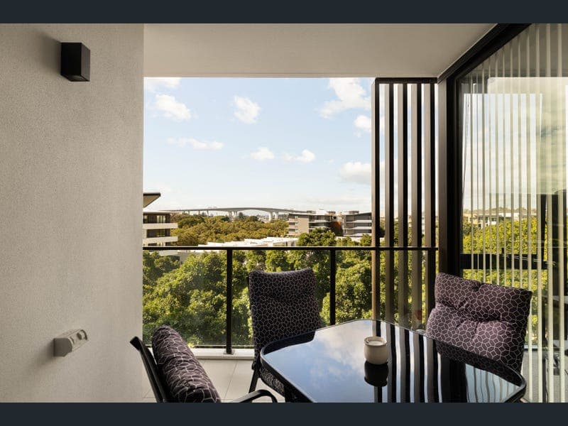 20503/320 Macarthur Avenue, Hamilton — photo 1 of 5