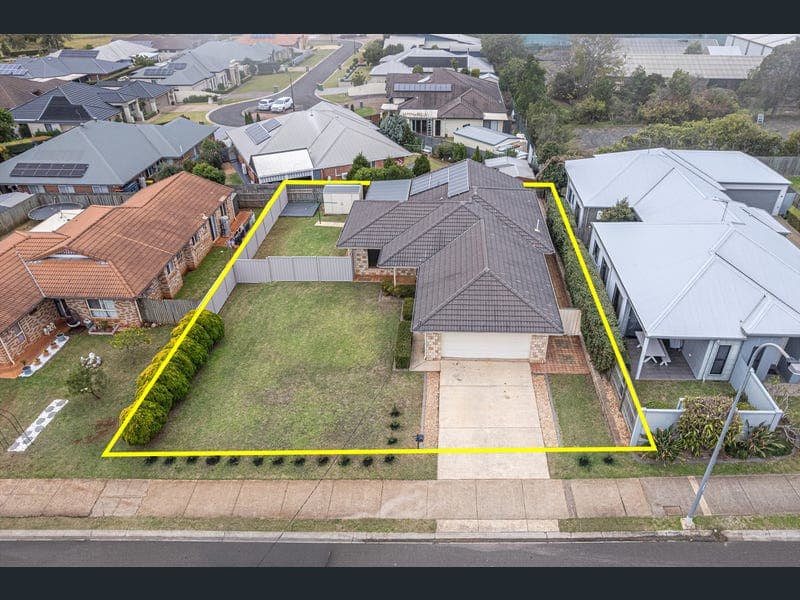 300 Ramsay Street, Middle Ridge — photo 1 of 5