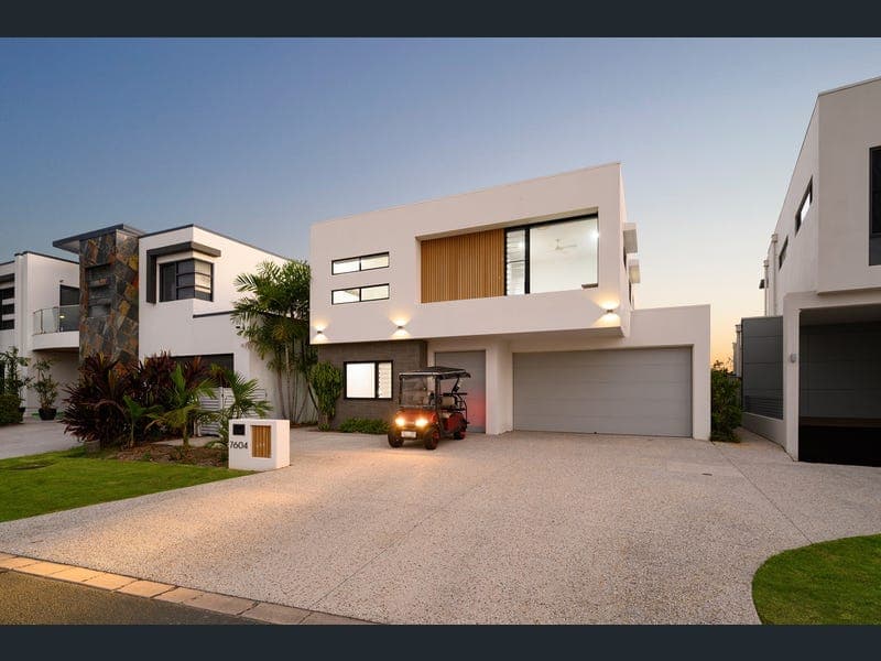 7604 Fairway Boulevard, Hope Island — photo 1 of 5