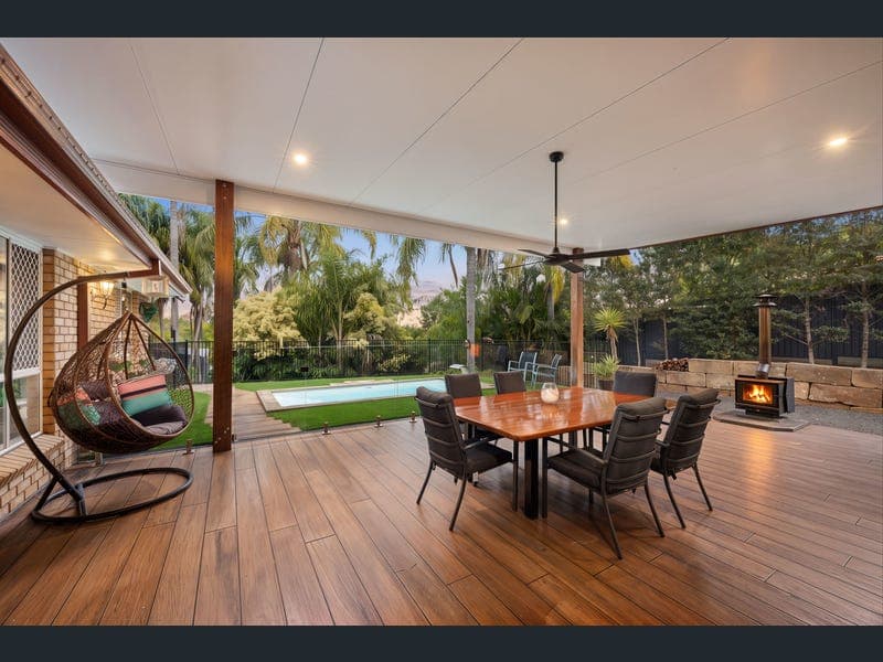 135 Riverside Avenue, Barellan Point — photo 1 of 5
