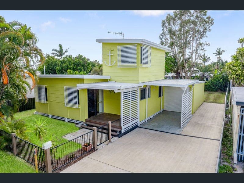 63 Gympie Road, Tin Can Bay — photo 1 of 5