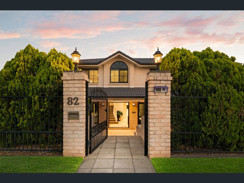 82 Willowtree Drive, Flinders View — photo 1 of 5