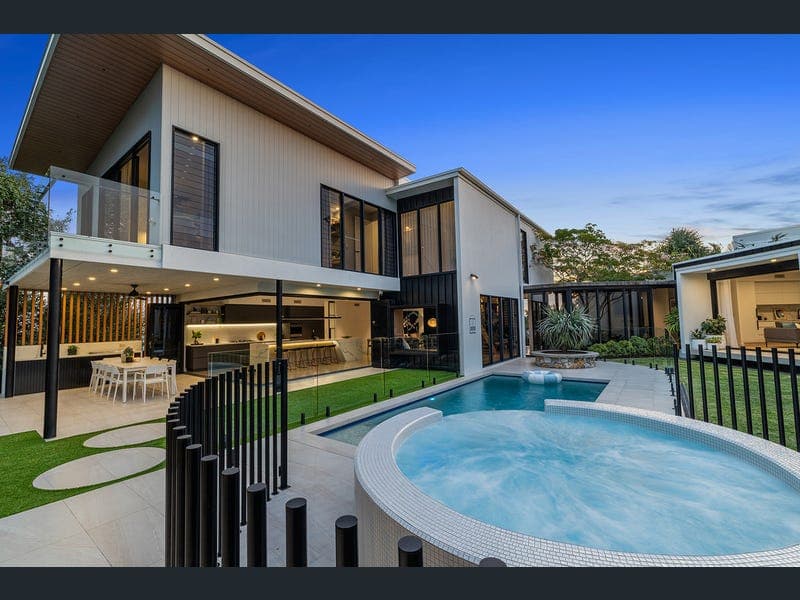 8 Warrina Court, Mooloolaba — photo 1 of 5