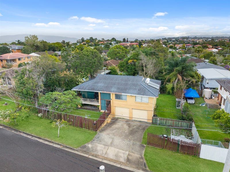4 Hepburn Street, Stafford Heights — photo 1 of 5