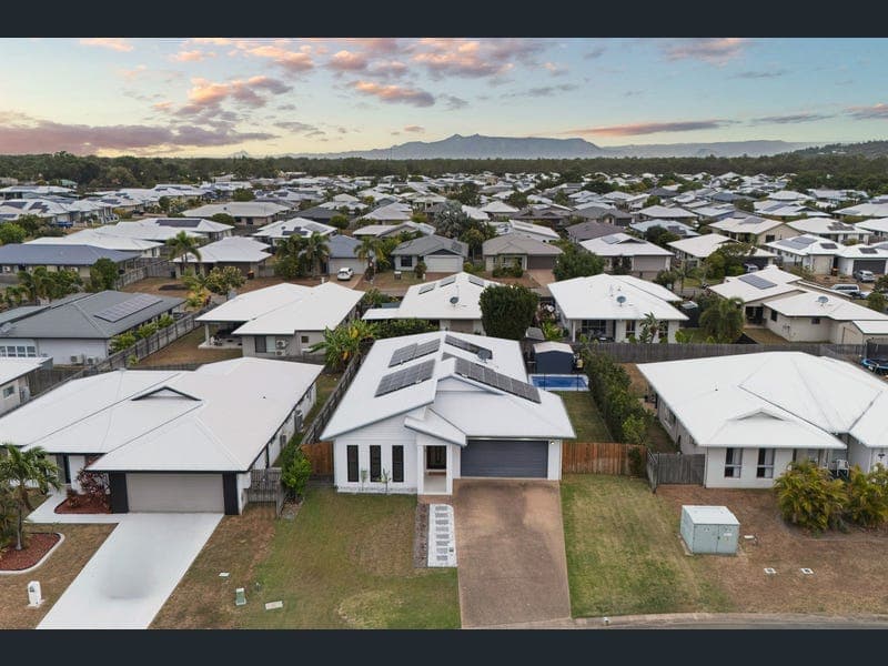 14 Barratonia Way, Mount Low — photo 1 of 5