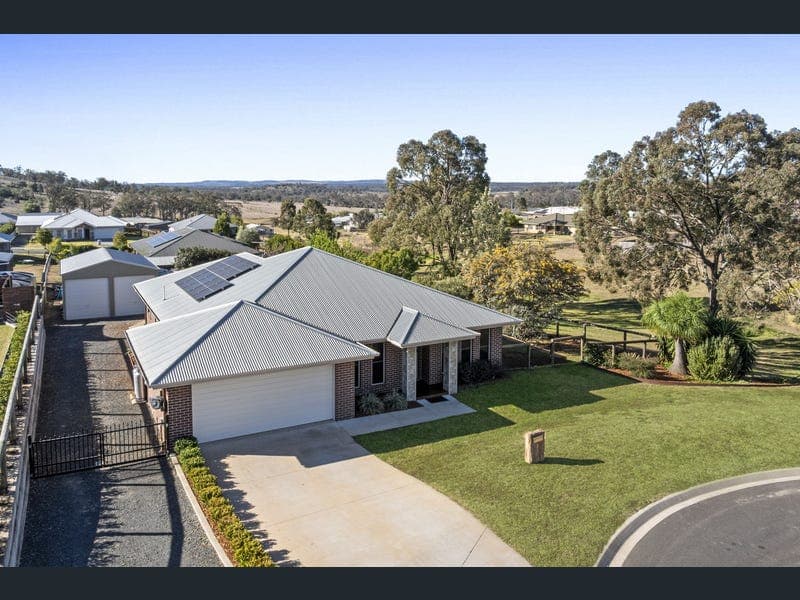 1 Triller Street, Meringandan West — photo 1 of 5