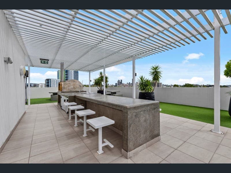 208/283 Logan Road, Stones Corner — photo 1 of 5