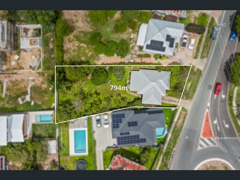 14 Rouen Road, Bardon — photo 1 of 5