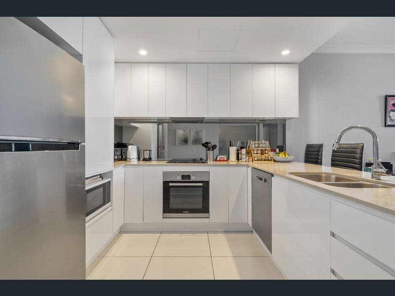 402/9-15 Markeri Street, Mermaid Beach — photo 1 of 5