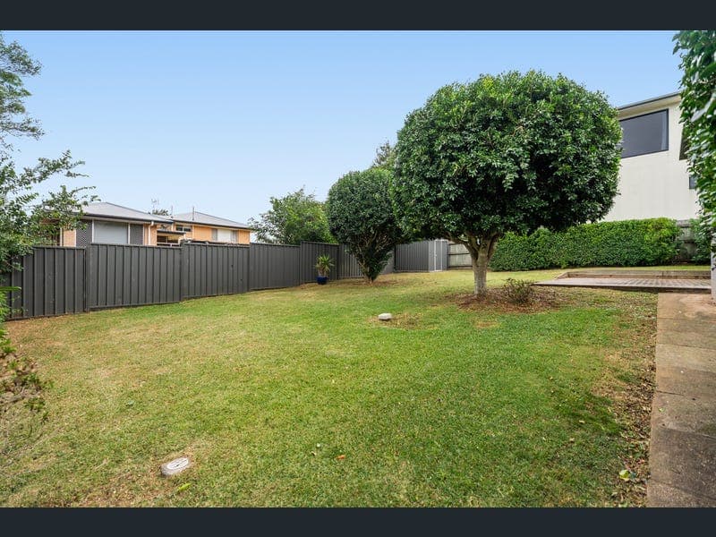 8 Barrymount Crescent, Mount Lofty — photo 1 of 5