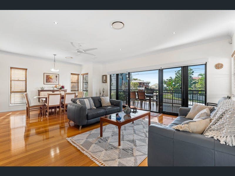 27 Macdonald Street, Lota — photo 1 of 5