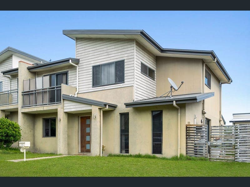 1/3 Elise Avenue, Coomera — photo 1 of 5