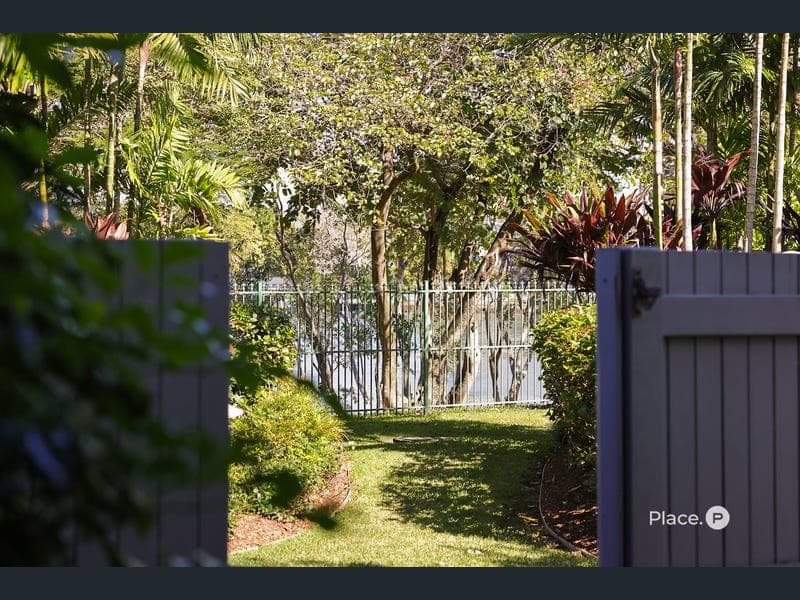 1/148 Oxlade Drive, New Farm — photo 1 of 5