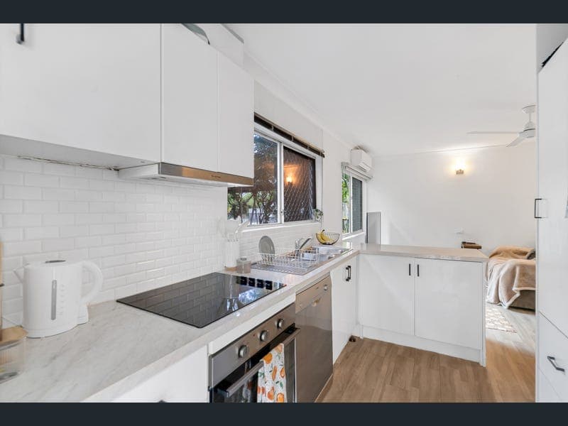 4/284 Lake Street, Cairns North — photo 1 of 5