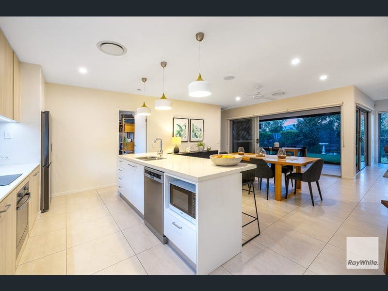 29 Unwin Road North, Redland Bay — photo 1 of 5