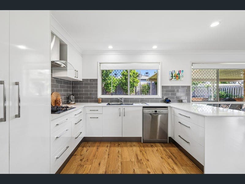 8 Lambor Drive, Mudgeeraba — photo 1 of 5