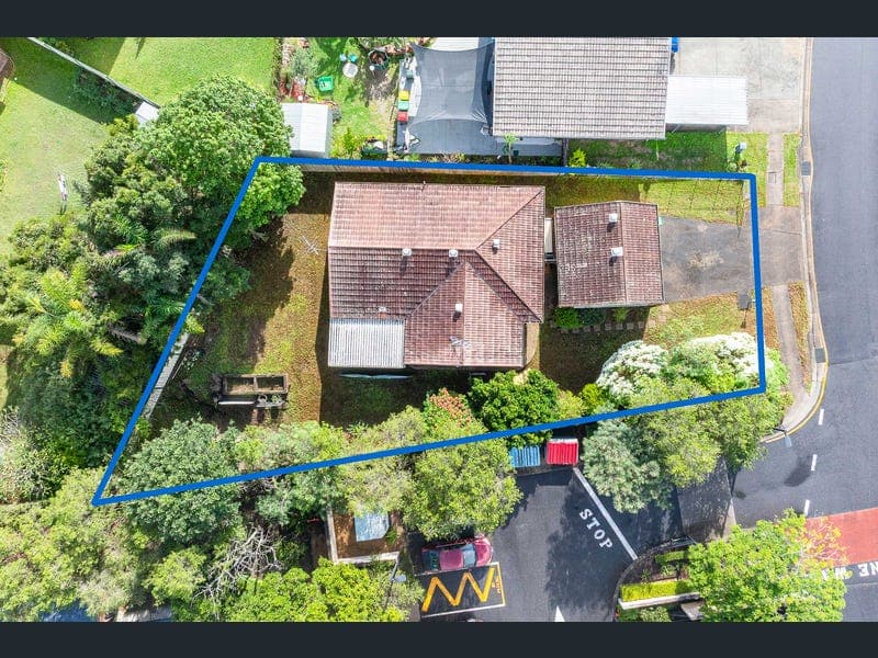 7 Raffin Crescent, Calamvale — photo 1 of 5