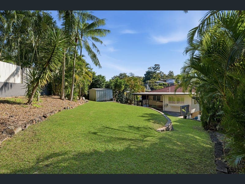26 Tarnook Drive, Ferny Hills — photo 1 of 5