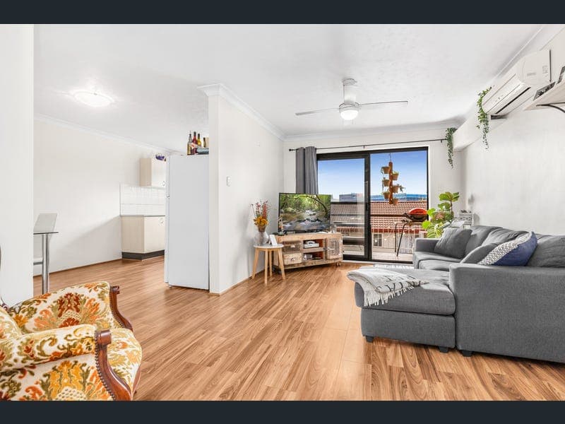 6/50 Henchman Street, Nundah — photo 1 of 5