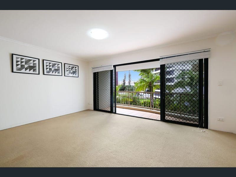 22/13 Montgomery Avenue, Main Beach — photo 1 of 5