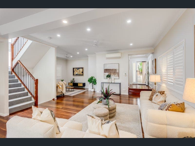 16 Oxford Terrace, Taringa — photo 1 of 5