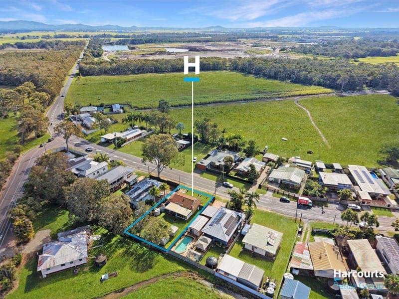 1038 Pimpama-Jacobs Well Road — photo 1 of 5
