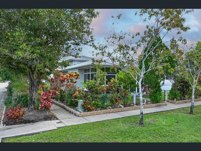 16 Greater Ascot Avenue, Shaw — photo 1 of 5