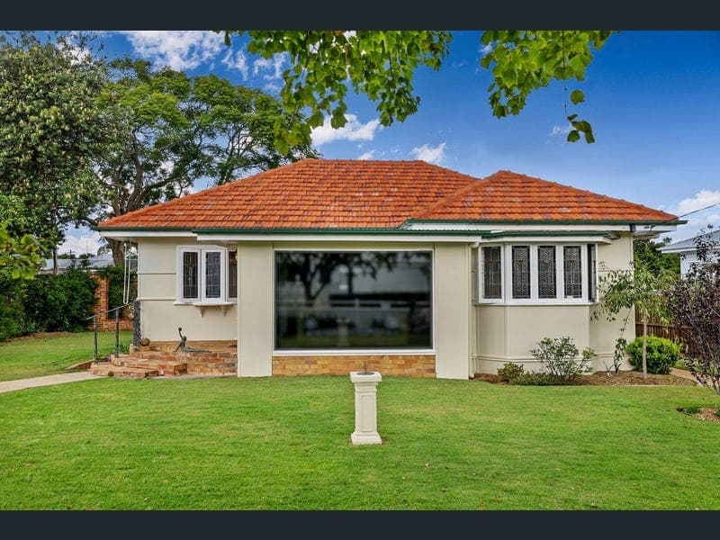 4 STONEHAVEN Street, Mount Lofty — photo 1 of 5